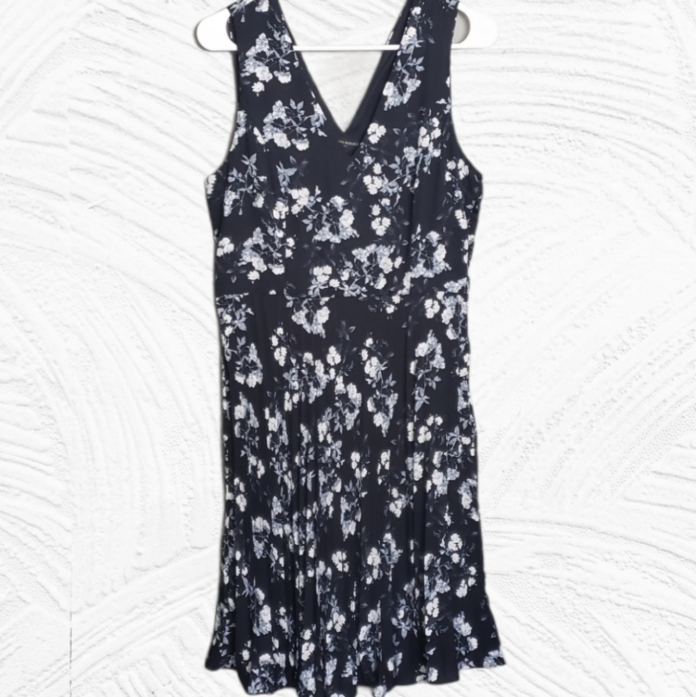 Gorgeous Banana Republic Pleated Sleeveless Dress